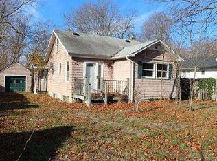 1044 Waverly Ave, Holtsville, NY 11742