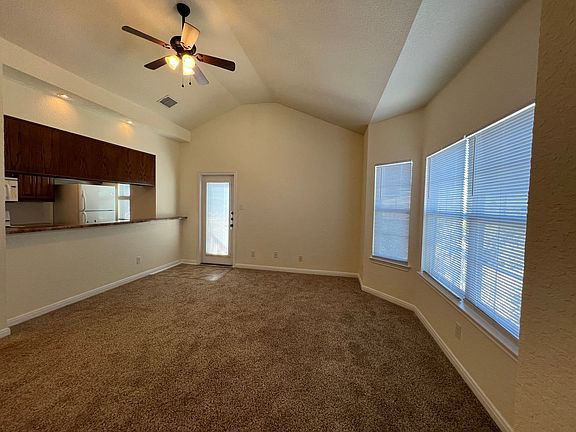 4th image of 1268 Hillcrest Dr