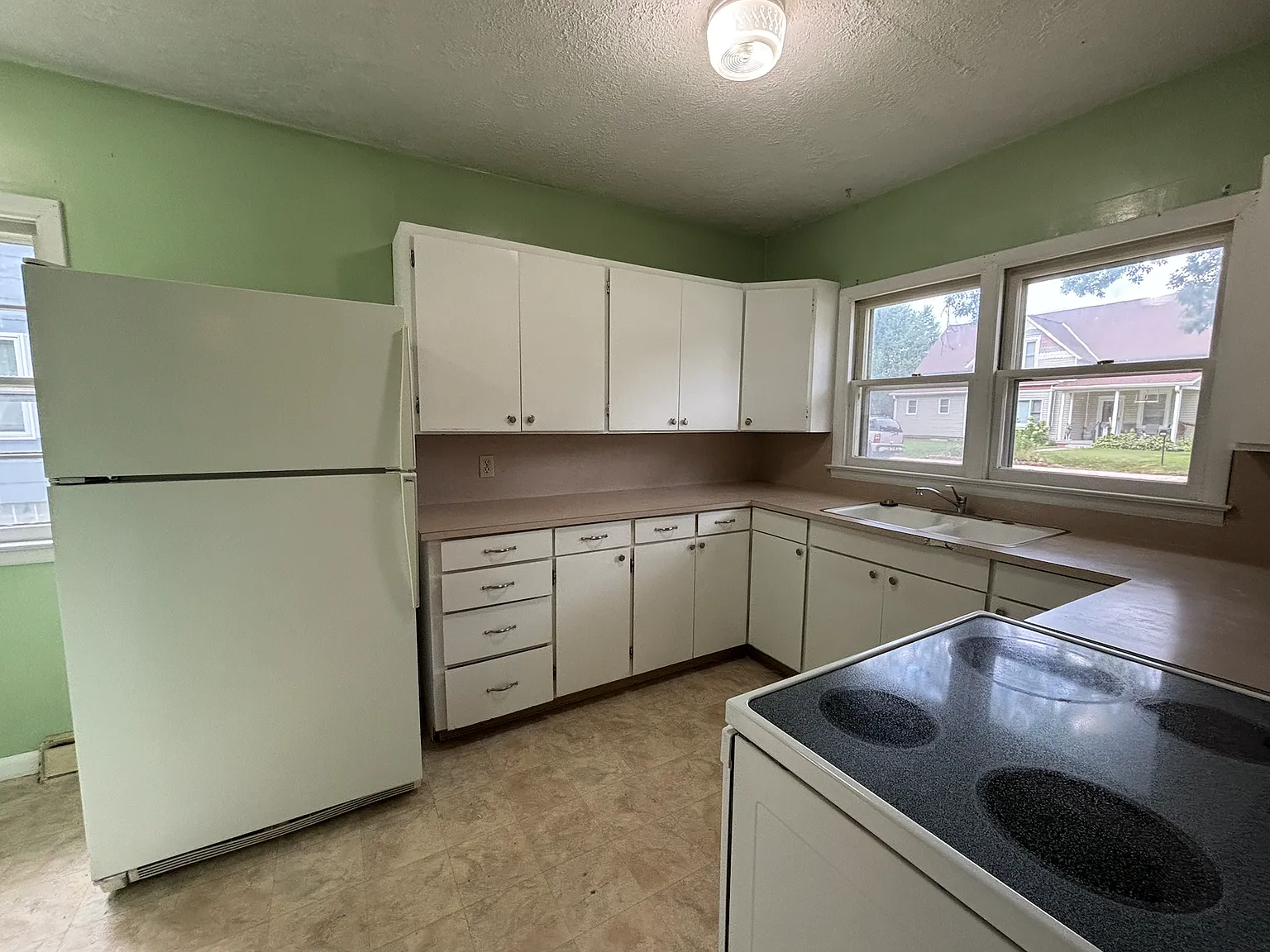 1809 B Avenue - 1 — Photo 2