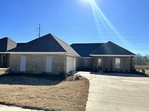 882 Glenwild Cir, Canton, MS 39046
