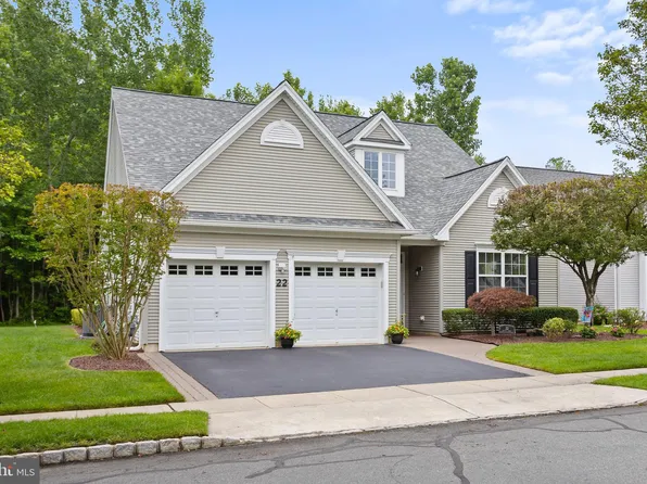 22 Amalfi Ct, Hamilton, NJ 08691
