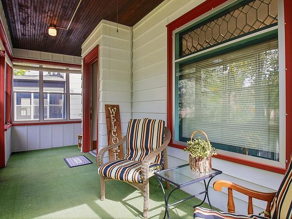 2nd image of 820 5th Ave SE