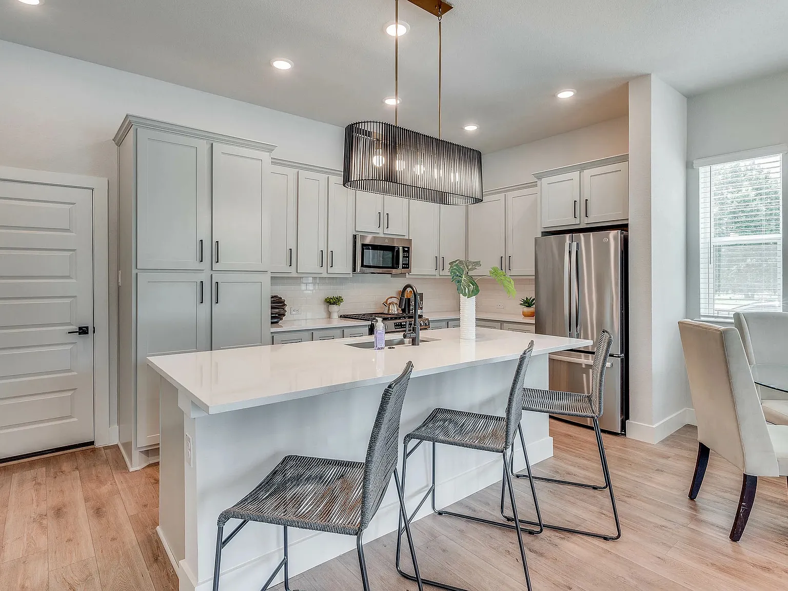 3 bed, 2.5 bath, 1900 sqft, $2,476 — Photo 3