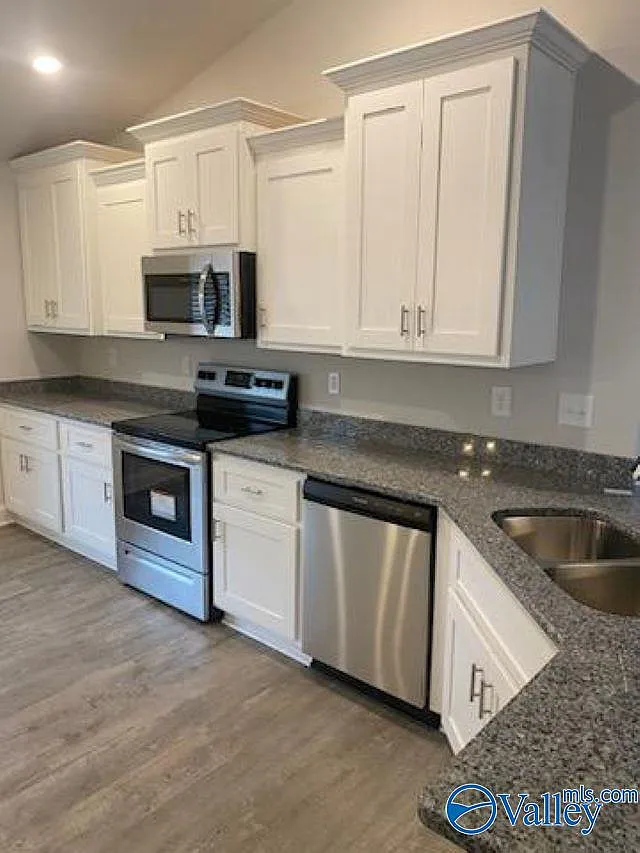 4 bed, 2.0 bath, 1850 sqft, $1,950 — Photo 2