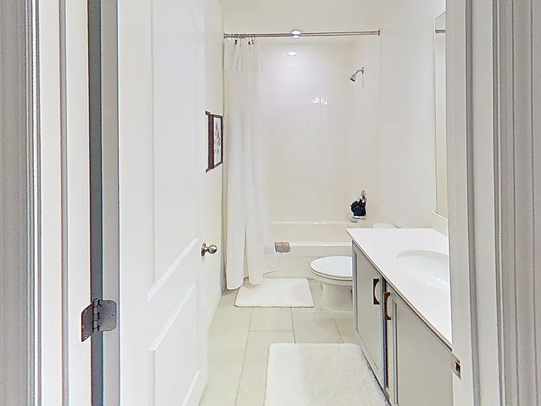 2138 Derwent Dr — Photo 3