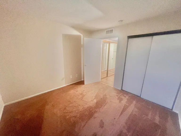 Lassen Apartments — Photo 21