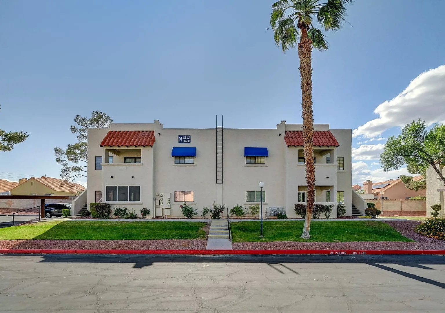 Move-In Ready Condo Near Summerlin! — Photo 1