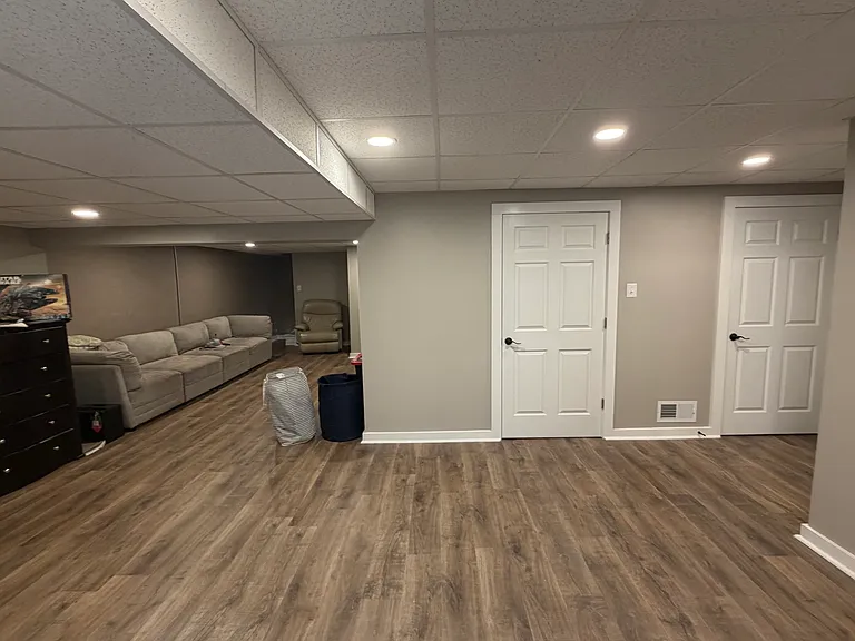 99 Peacedale Dr #1 — Photo 2