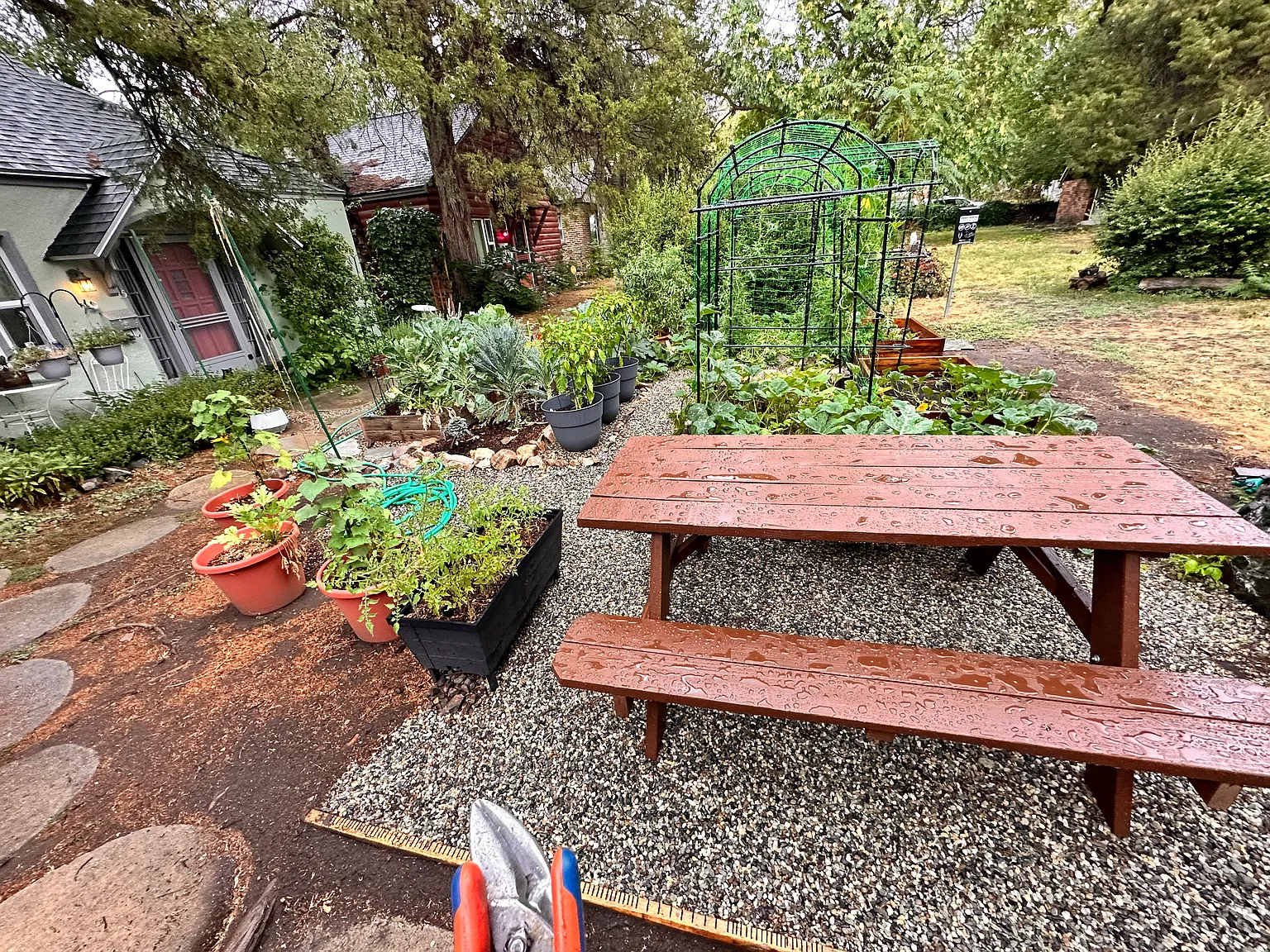 2445 Custer Ave — Photo 1