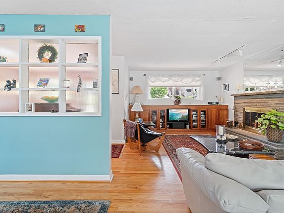 4th image of 617 Sunset Dr