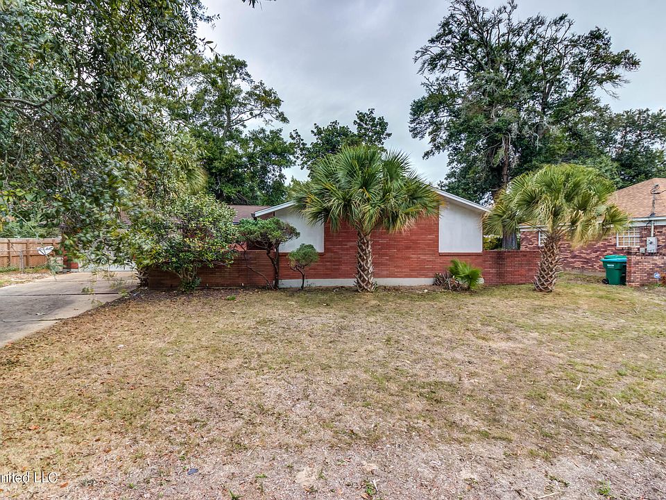 1st image of 2413 Palmer Dr
