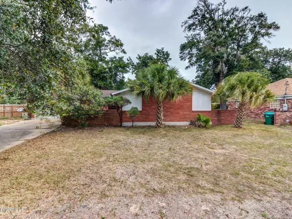 2413 Palmer Dr, Gulfport, MS 39507