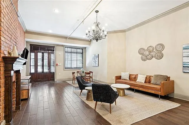 2 bed, 2.0 bath, 1400 sqft, $4,000 — Photo 3