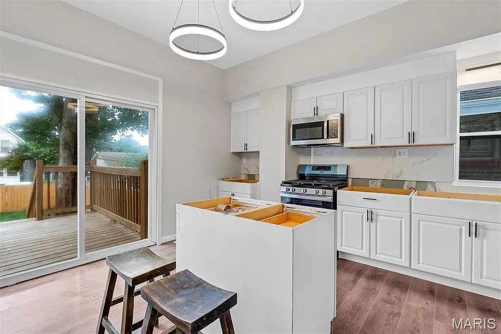3 bed, 2.0 bath, 1200 sqft, $2,500 — Photo 3
