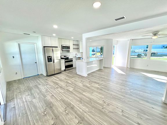 4th image of 4500 Juanita Way S