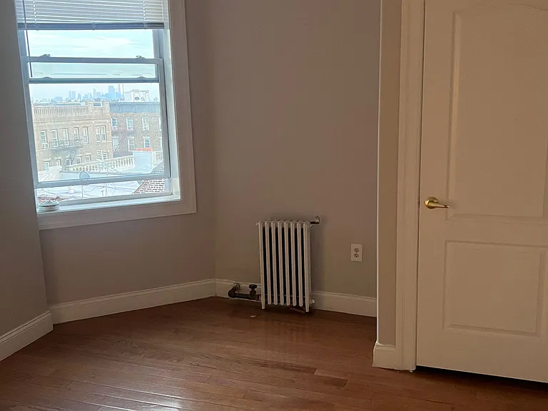 401 53rd St #25 — Photo 9