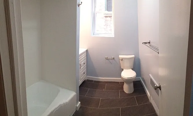 Rented by Halvatzis Realty | media 27