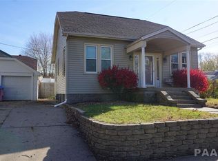 514 N 13th St, Pekin, IL 61554