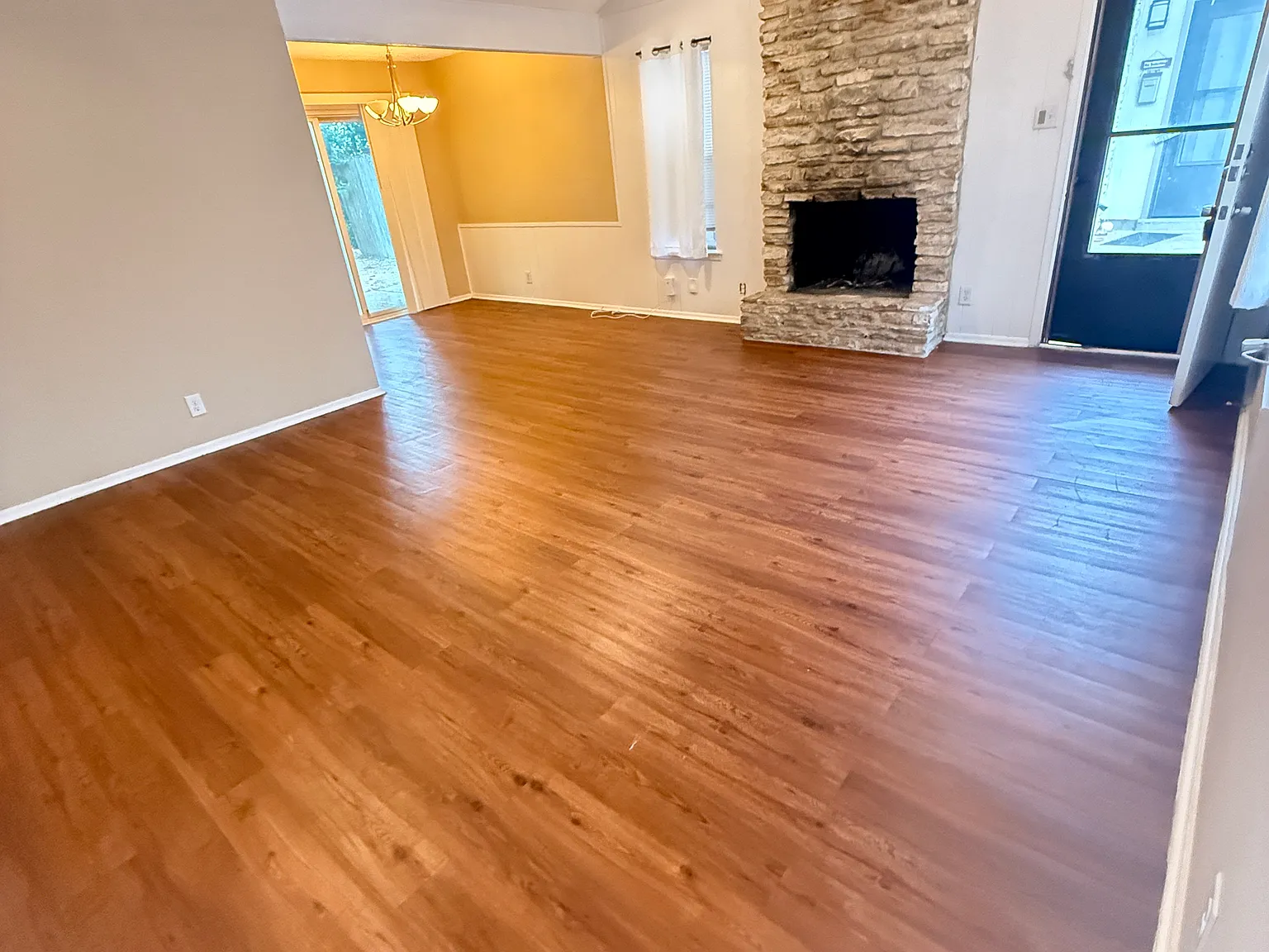 2 bed, 852 sqft, $1,800 — Photo 3