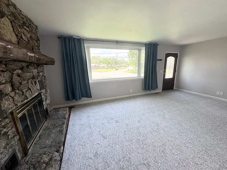 7000 Bonnafair Dr — Photo 7