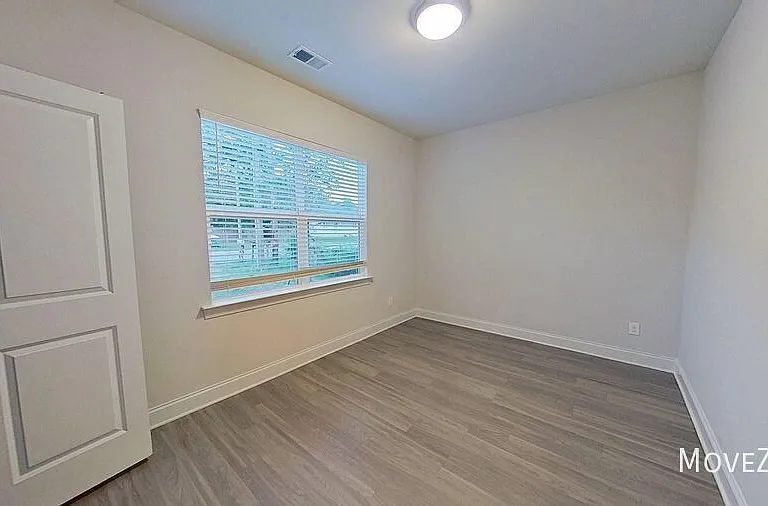 324 Houston St — Photo 29
