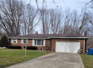 1089 Green Valley Dr, Akron, OH 44319