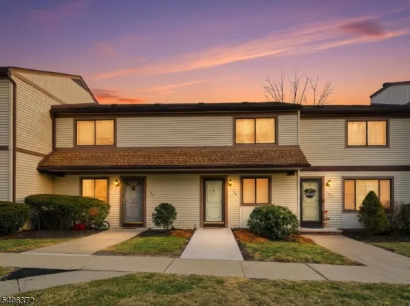 104 Stonegate Ln, Stanhope Boro, NJ 07874