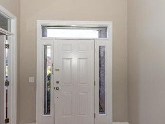 4th image of 526 Argyle Way