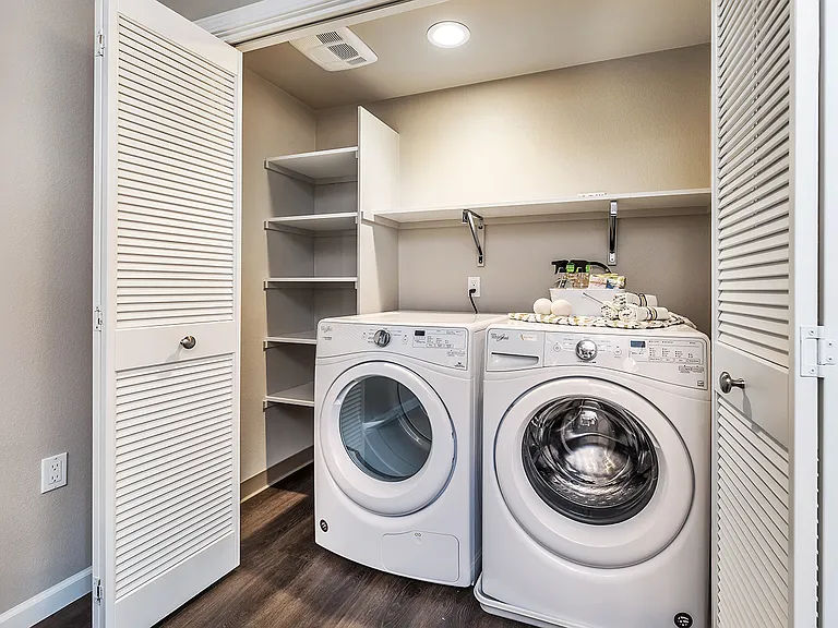 Canyon Oaks Luxury Apartments — Photo 31