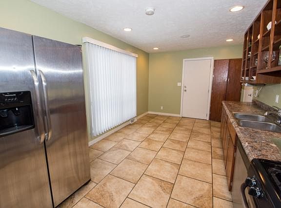 5th image of 130 N Summit Dr