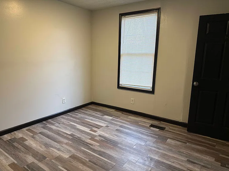 495 Emerson St — Photo 11