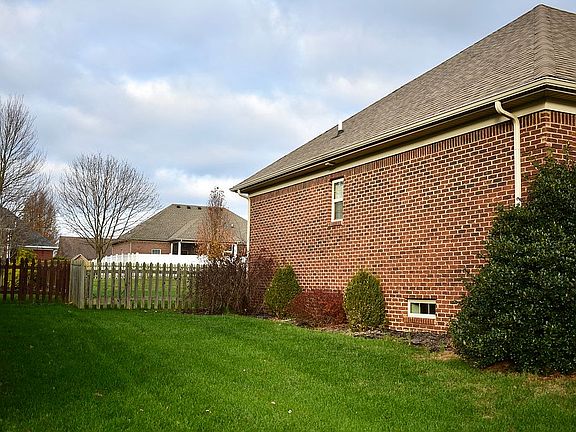 4th image of 186 Blossom Cir