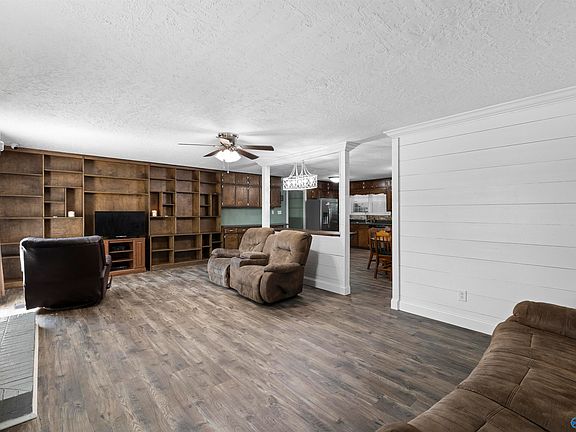 4th image of 205 Oak Dr