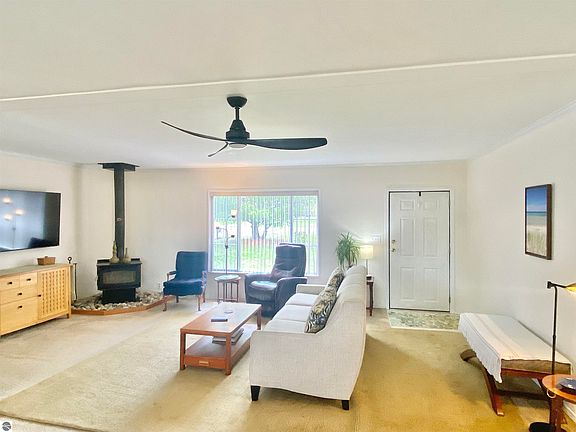 3rd image of 10700 Scenic Dr