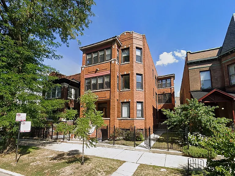 1436 W Addison St — Photo 1