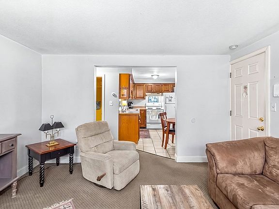 5th image of 464 Bank St APT 3
