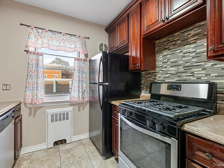 87-37 Marengo St #1 — Photo 8