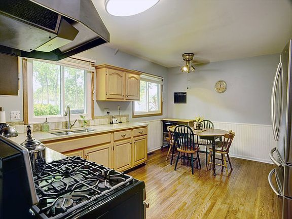 4th image of 1935 Driftwood Ct