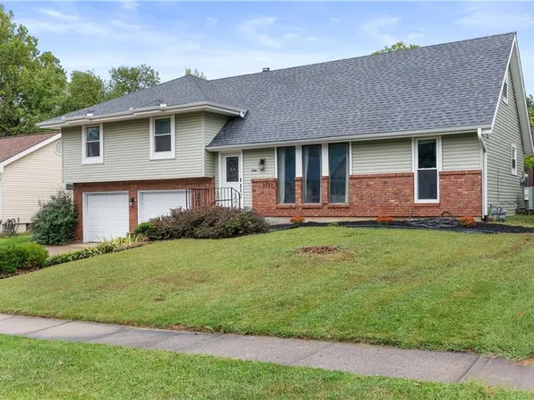 3723 NE Chapel Dr, Lees Summit, MO 64064