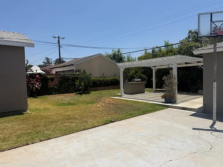 636 Invergarry St — Photo 10