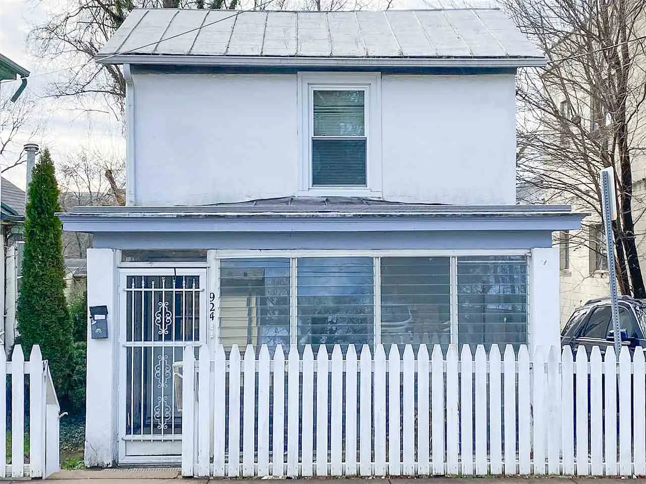 924 Anderson St photo 1