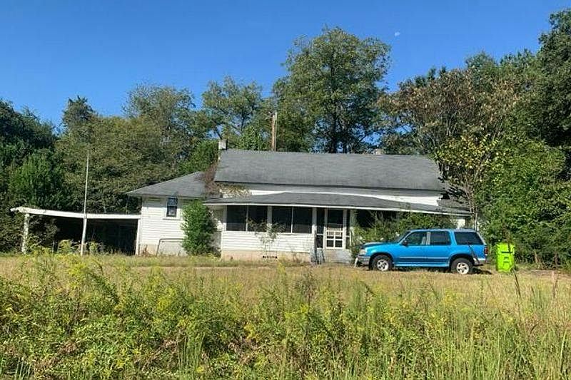 1st image of 1009 R L Coward Rd