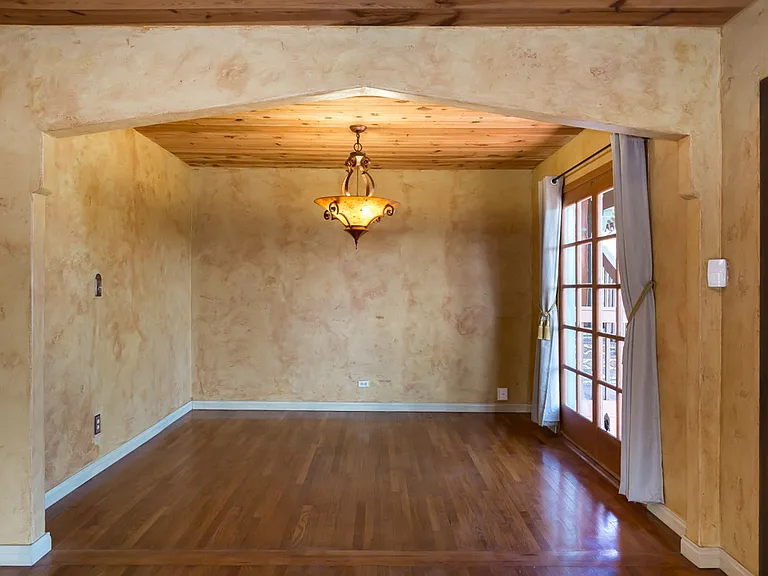 8873 Golf Dr — Photo 9