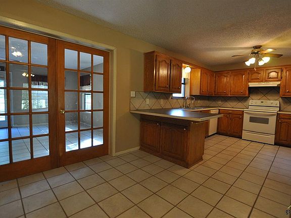 5th image of 22483 Hickory Ln