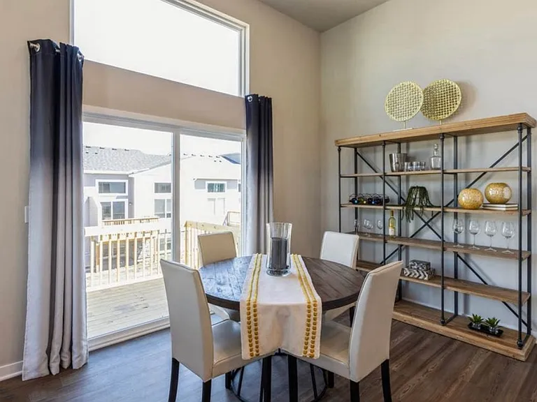 9684 Heightsview Dr — Photo 2