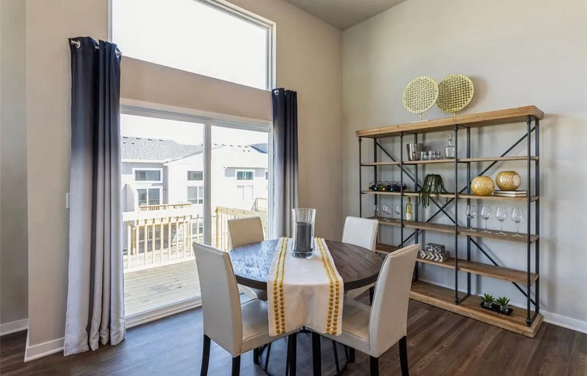 Building Photo - 9684 Heightsview Dr