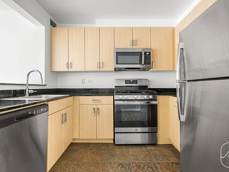 561 10th Ave #5G — Photo 8