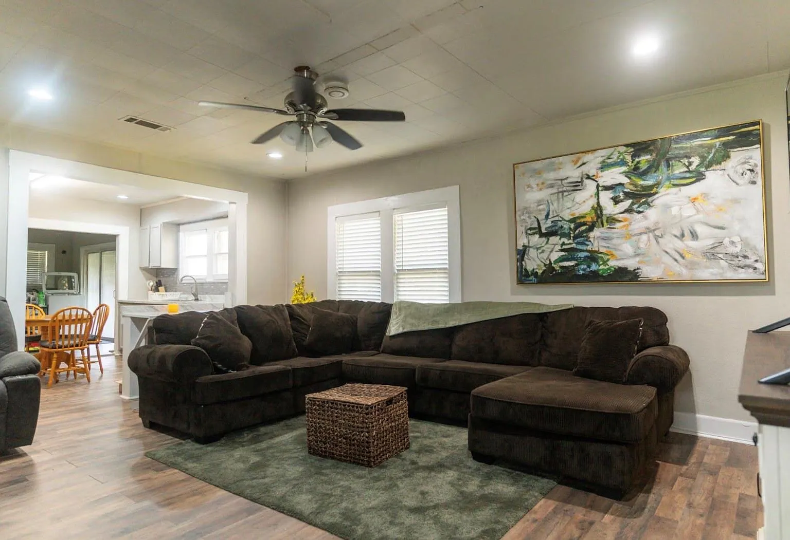 3 bed, 1.0 bath, 1120 sqft, $1,200 — Photo 4