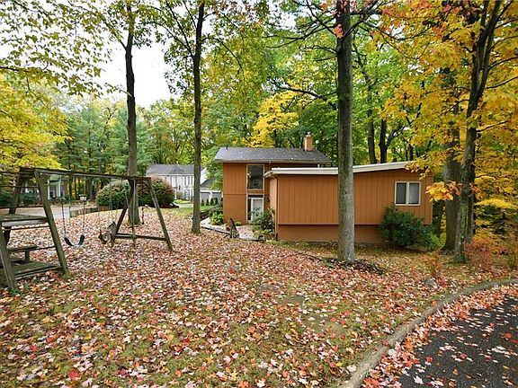 2nd image of 421 Fairlawn Knolls Cir