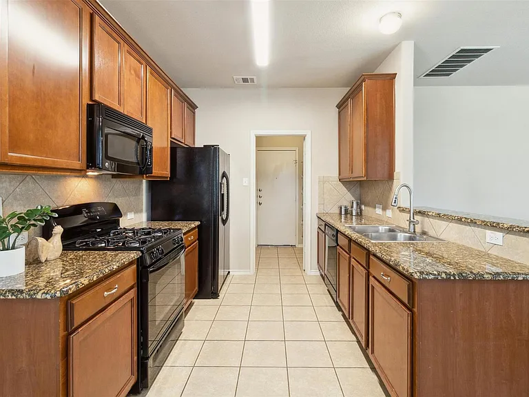1600 Sugarberry Ln #54 — Photo 6